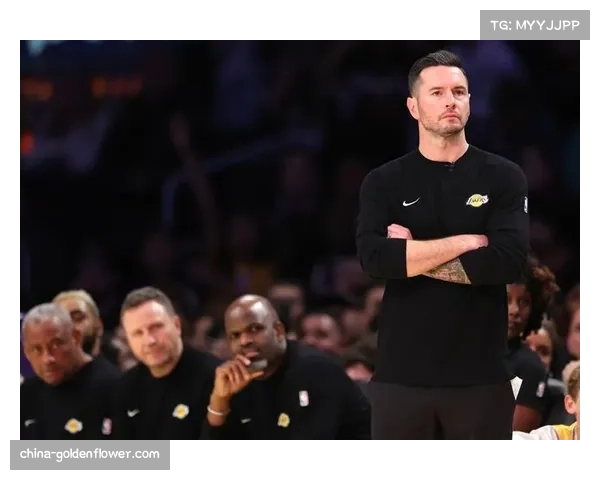 雷迪克短轮换策略季后赛受挫 过度依赖五小阵容导致体能危机